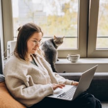 woman using lapto[